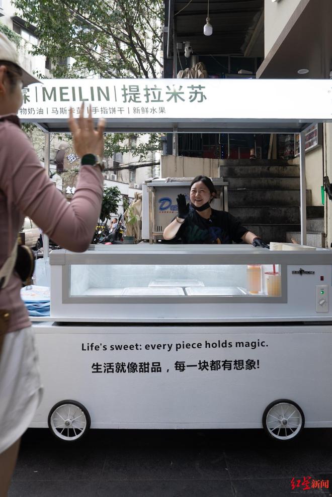 近况曝光！摆摊卖甜品想踏出重生第一步麻将胡了试玩“重庆姐弟坠亡案”妈妈(图3)